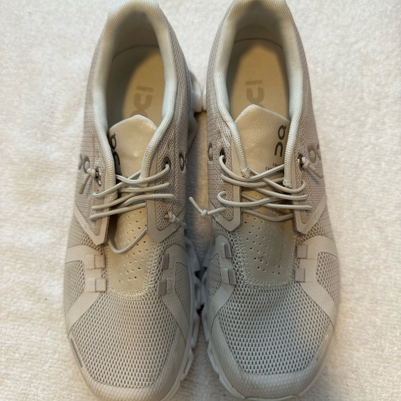 Cloud 5 - Picture 2 of 3